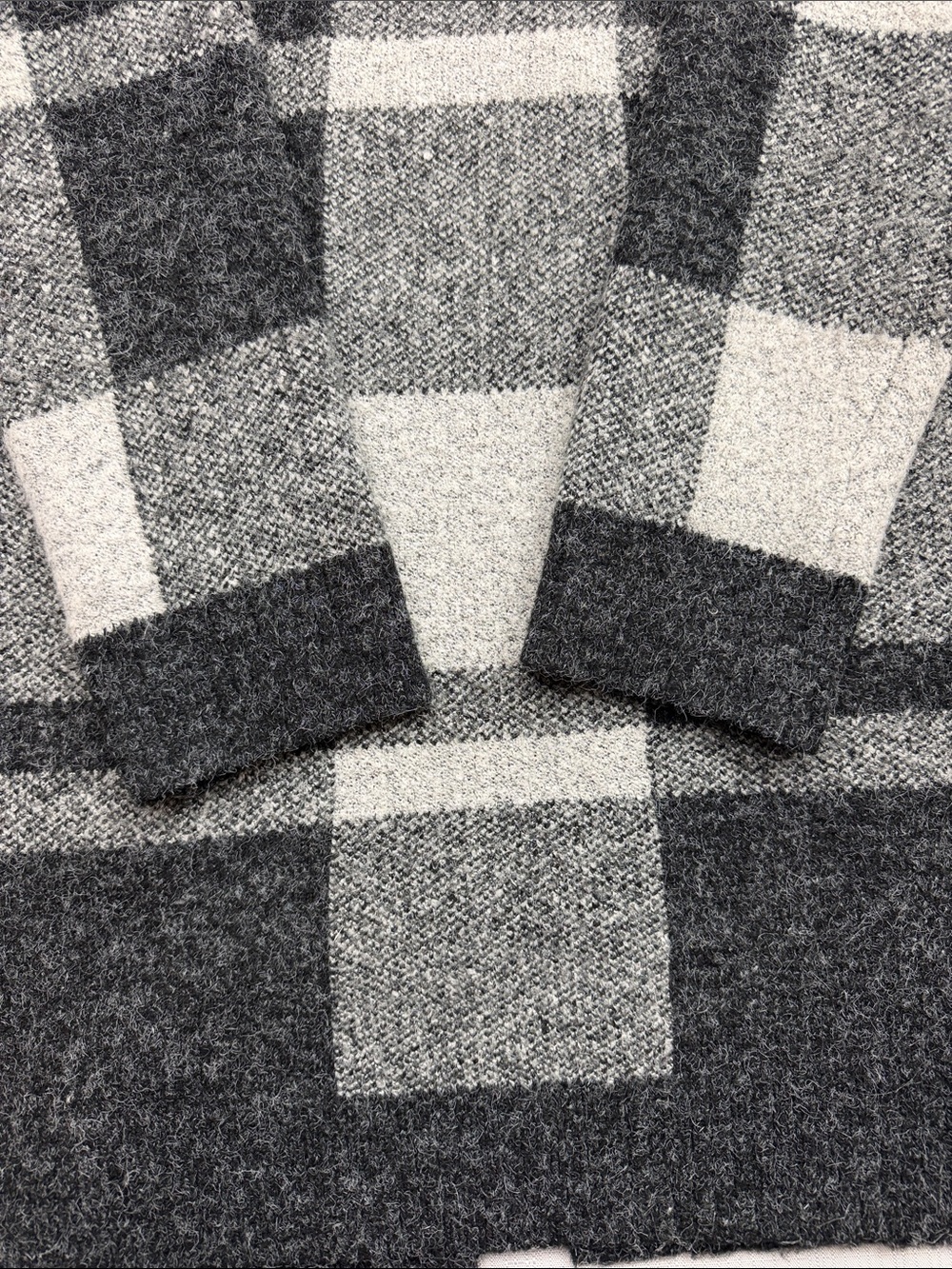 Cyrus Gray & White Plaid Long Cardigan front pockets - Picture 11 of 11